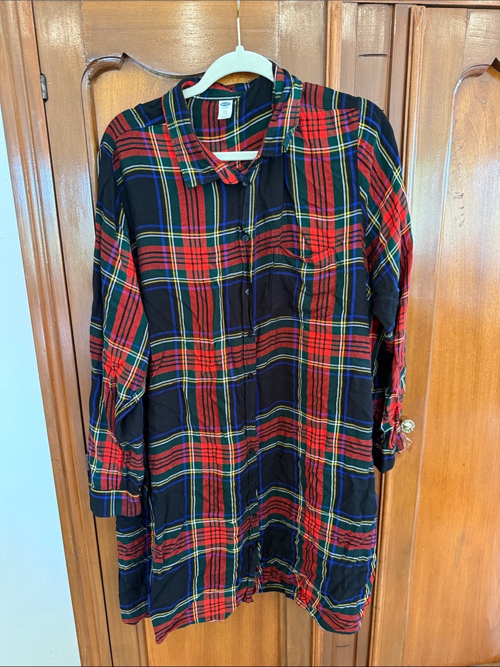 Old Navy Women's Red and Black Plaid Button-Down Shirt